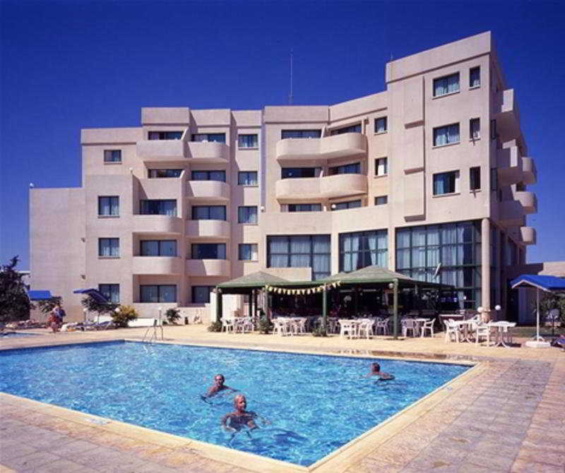 Isaac Aparthotel Pernera Exterior photo