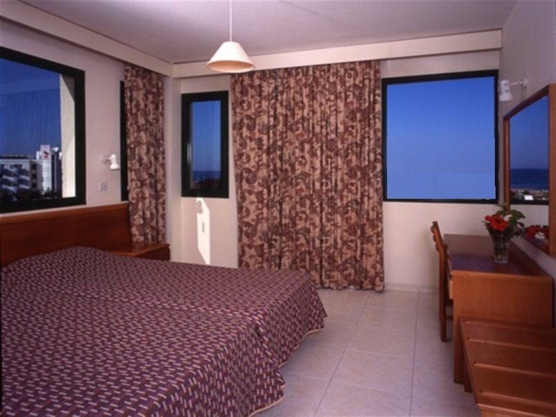 Isaac Aparthotel Pernera Exterior photo